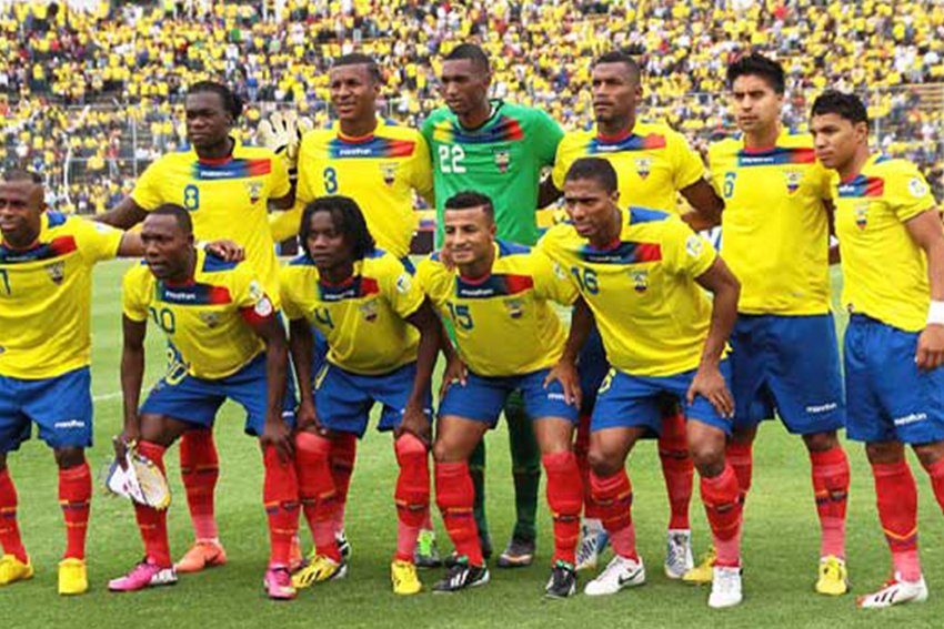 Ecuadorian soccer legends' attire