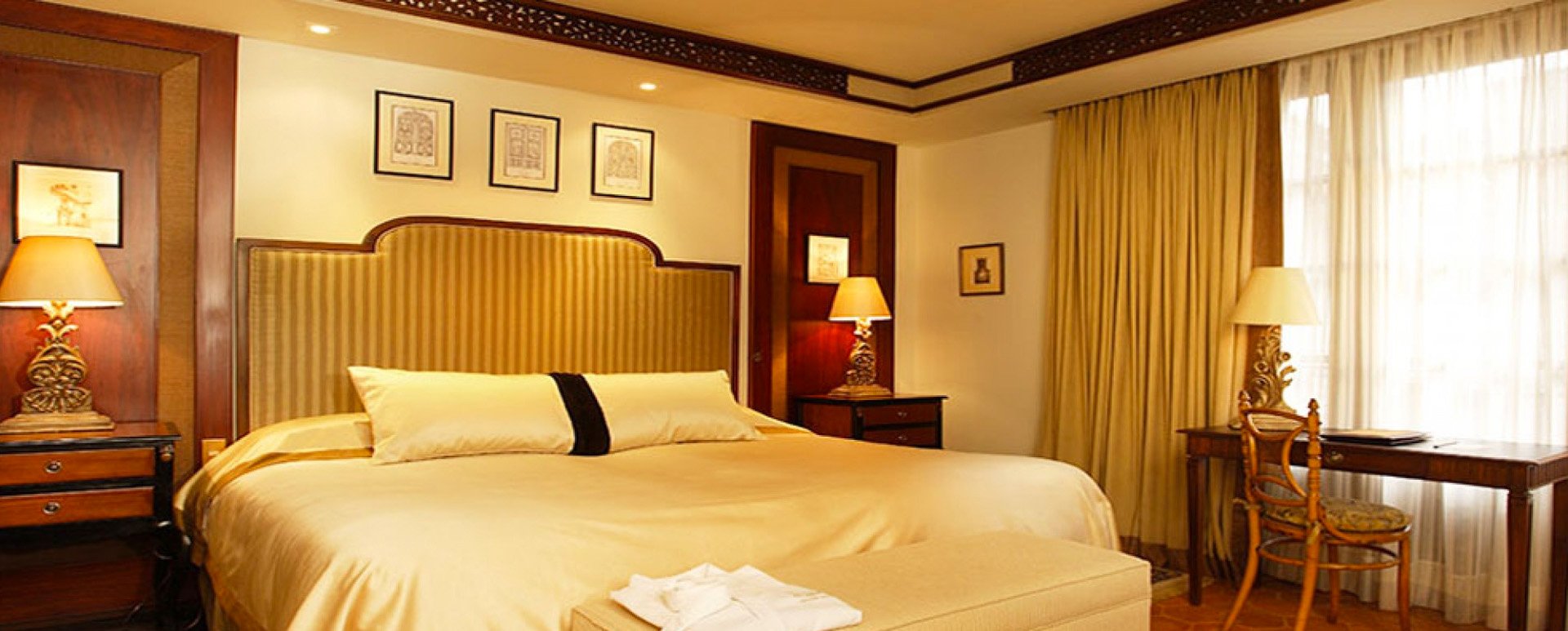 Mansion Alcazar room